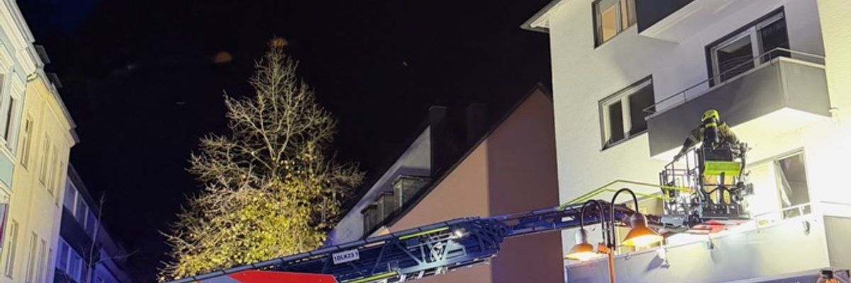 FW Paderborn: Zimmerbrand in einem Mehrfamilienhaus in der Königstraße