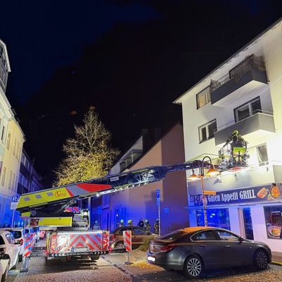 FW Paderborn: Zimmerbrand in einem Mehrfamilienhaus in der Königstraße