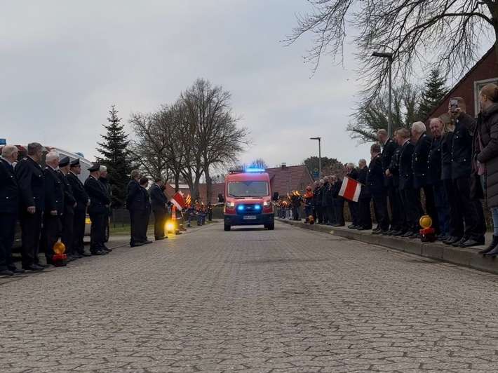 FW-AUR: Besondere Ehrung für 70 Jahre Feuerwehrmitgliedschaft