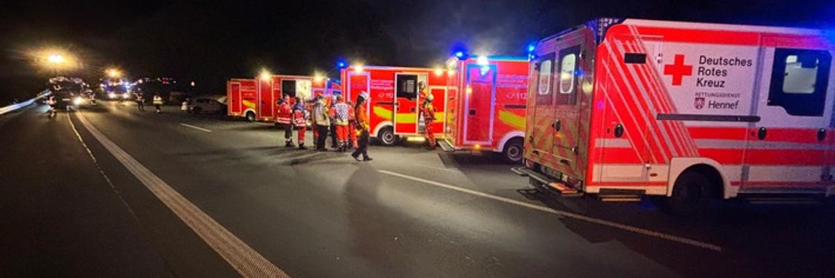 FW Bad Honnef: Automatischer eCall meldet Verkehrsunfall auf der A3 bei Bad Honnef - mehrere Verletzte