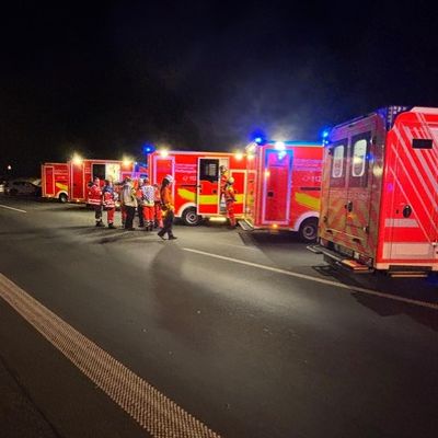 FW Bad Honnef: Automatischer eCall meldet Verkehrsunfall auf der A3 bei Bad Honnef - mehrere Verletzte