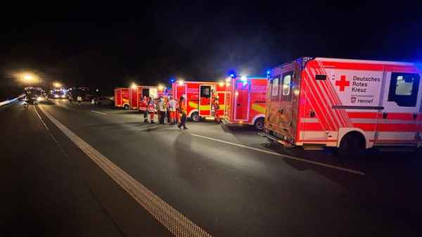 FW Bad Honnef: Automatischer eCall meldet Verkehrsunfall auf der A3 bei Bad Honnef - mehrere Verletzte
