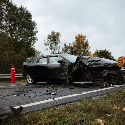 FW-DT: Verkehrsunfall auf der Hornschen Straße - Glück im Unglück für zwei Fahrer