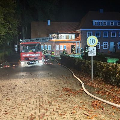 FW-ROW: Küchenbrand in Flüchtlingsunterkunft - Bewohner retten sich selbst