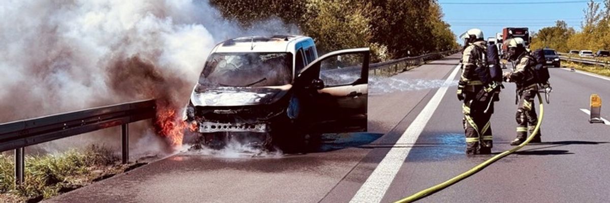 FW Hünxe: Pkw-Brand auf der BAB 3