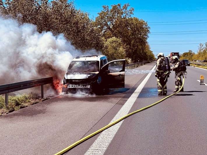 FW Hünxe: Pkw-Brand auf der BAB 3
