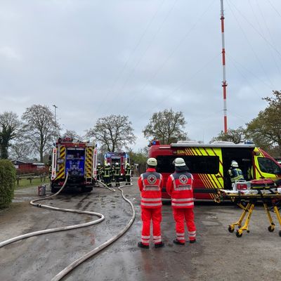 FW-AUR: Parzelle in Flammen