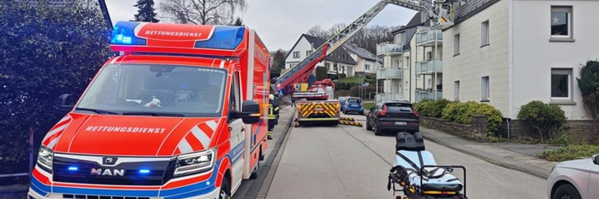 FW-EN: Rettungsdienst mit Drehleiter unterstützt