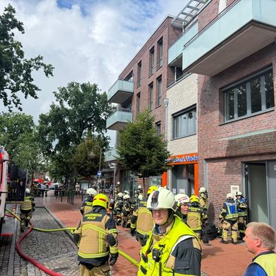 FW-PI: Wedel: Kellerbrand sorgt für starke Rauchentwicklung in Wohn- und Geschäftshaus