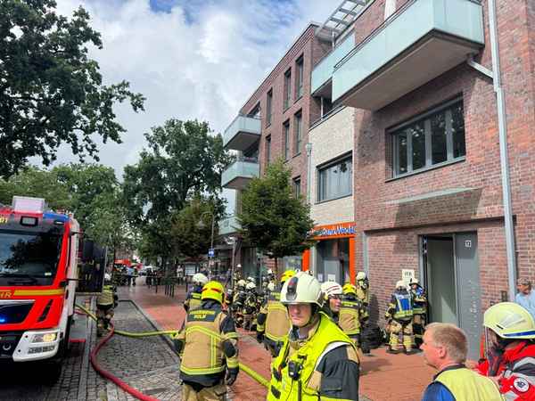 FW-PI: Wedel: Kellerbrand sorgt für starke Rauchentwicklung in Wohn- und Geschäftshaus