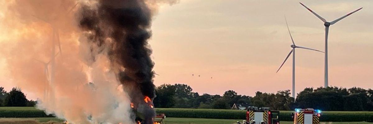 FW Bocholt: Brand eines Mähdreschers