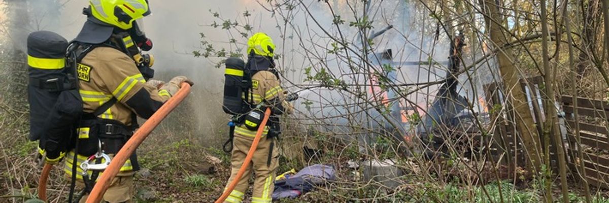 FW Paderborn: Brennender Holzverschlag im Bereich des Philosophenwegs