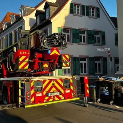 FW Speyer: Gebäudebrand mit Menschenrettung Eine Person verletzt