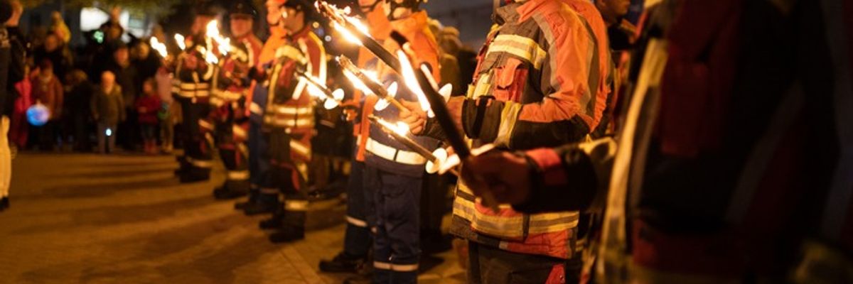 FW Norderstedt: Großer Laternenumzug in Norderstedt/Harksheide