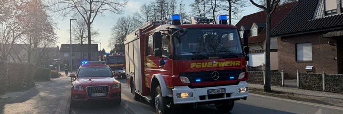 FW Hünxe: Ausgelöste Brandmeldeanlage sorgt für Feuerwehreinsatz im Hünxer Ortskern