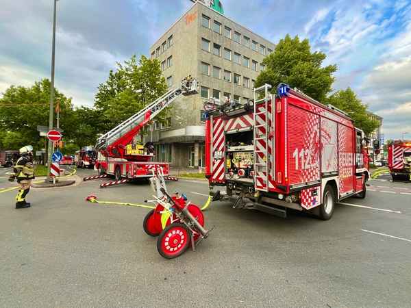 FW-E: Feuerwehreinsatz sorgt für Verkehrsbehinderungen in der Essener Innenstadt