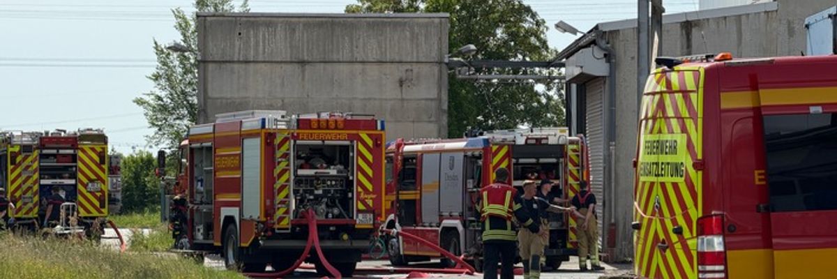 FW Dresden: Erneuter Brand im Pelletlager eines Heizkraftwerks