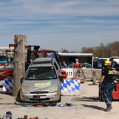 Feuerwehr Nürnberg: Auftaktveranstaltung des 150. Jubiläums der Berufsfeuerwehr Nürnberg bei bestem Wetter - Erste offene Bayerische Meisterschaften in der Unfallrettung in Nürnberg