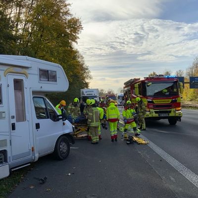 FW Ratingen: Verkehrsunfall BAB 3 - Person eingeklemmt