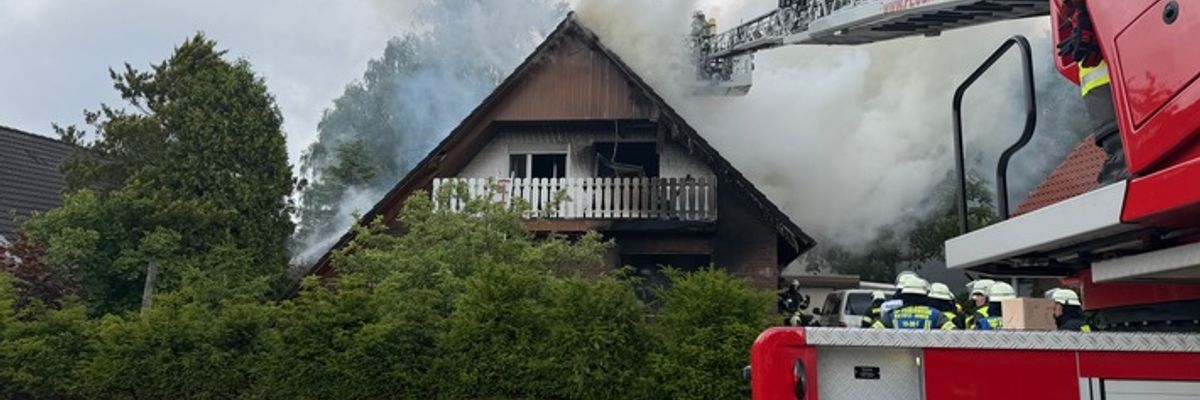 FW-AUR: Einfamilienhaus in Flammen