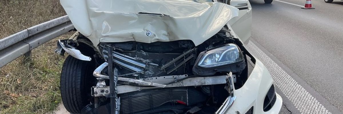 FW Alpen: Verkehrsunfall auf der Autobahn
