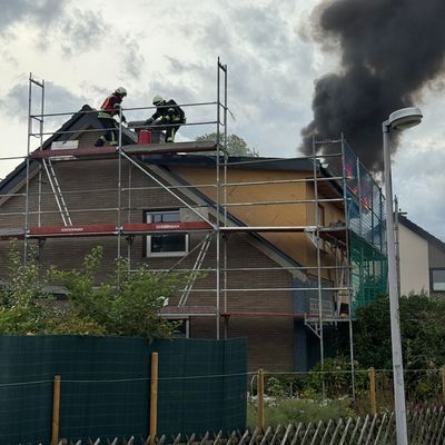 FW-MH: Dachstuhlbrand in Mülheim-Heißen
