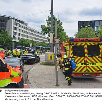FW-M: Sieben Verletzte durch Unfall (Neuhausen)