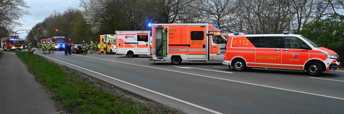 FW Pulheim: Brauweiler - Auffahrunfall mit vier Verletzten