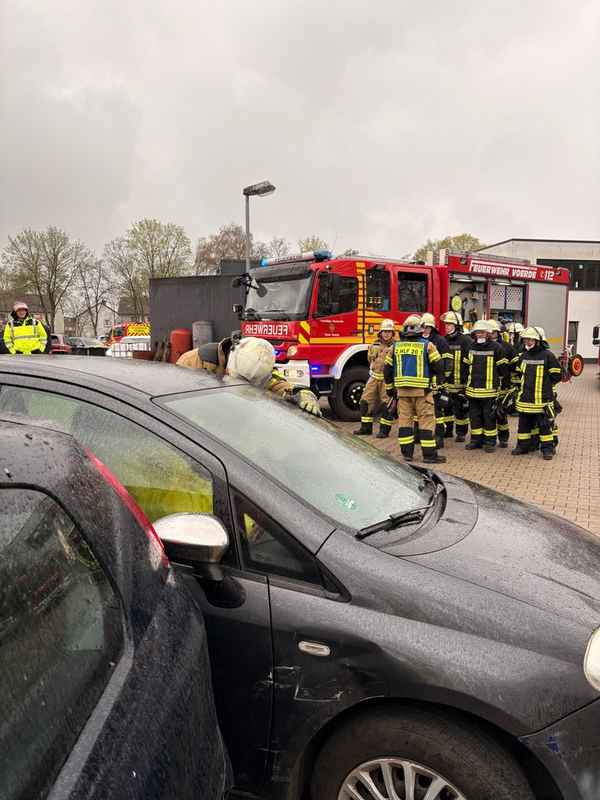 FW Voerde: 10 neue Feuerwehrleute für die Feuerwehr Voerde