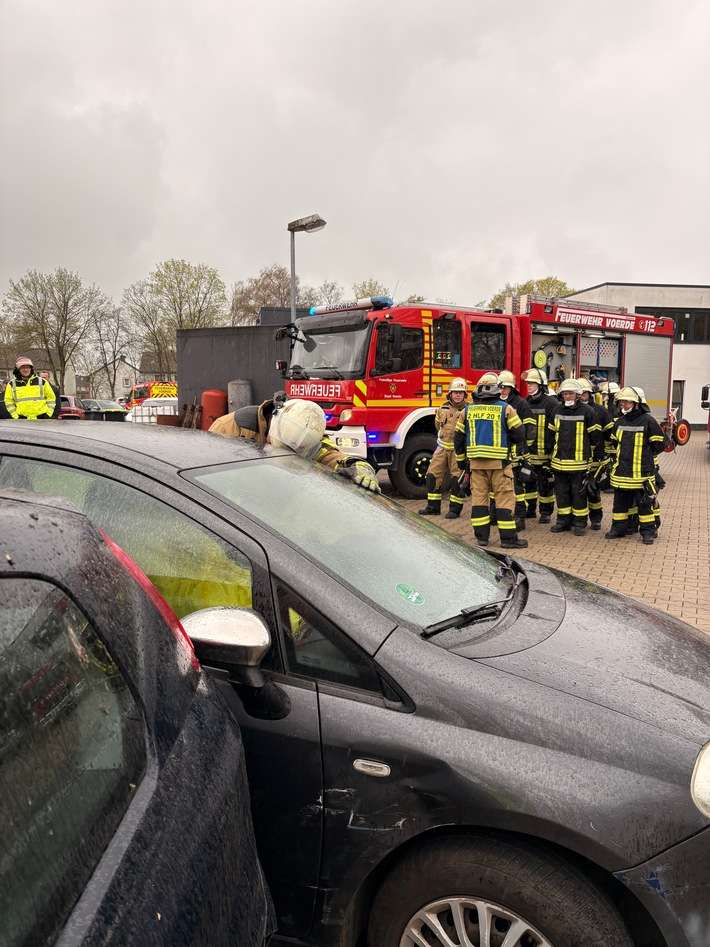 FW Voerde: 10 neue Feuerwehrleute für die Feuerwehr Voerde