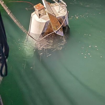 FW Konstanz: Gekentertes Segelboot im Konstanzer Trichter