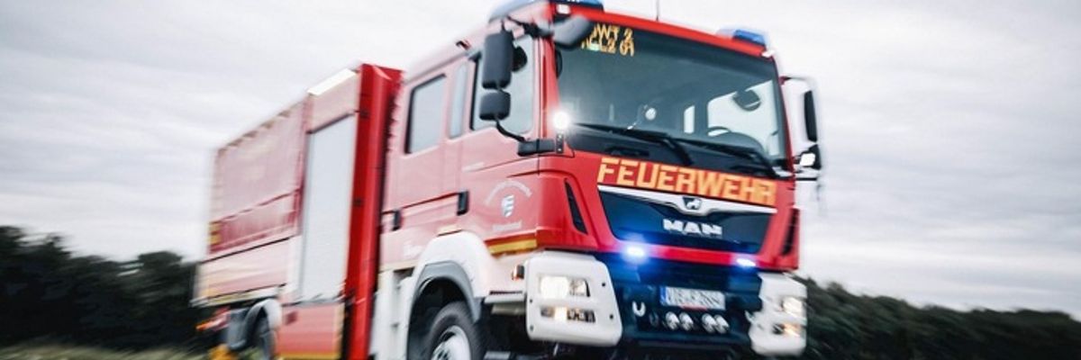 FFW Schwalmtal: Rauchmelder schlägt rechtzeitig an - Entstehungsbrand in Mehrfamilienhaus zügig unter Kontrolle