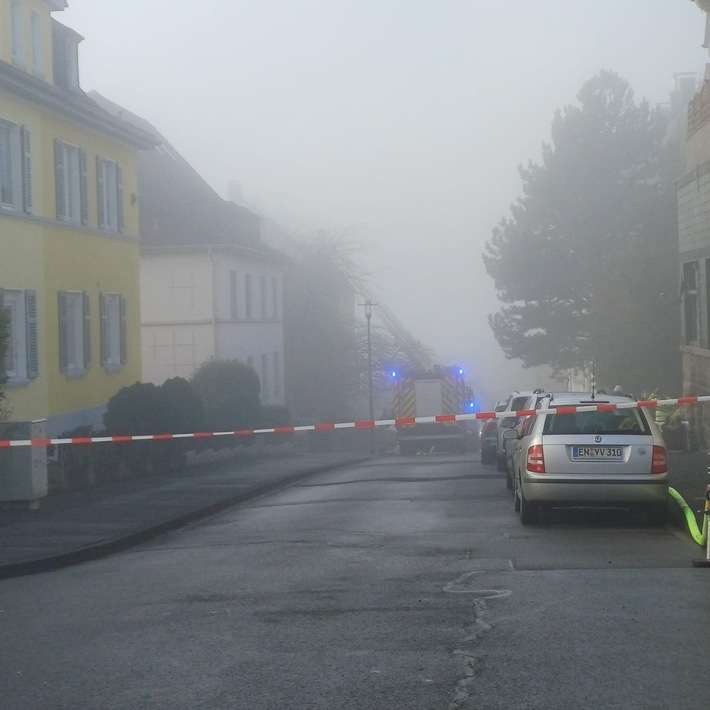 FW-EN: ERSTMELDUNG: Dachstuhlbrand in Wetter (Ruhr)