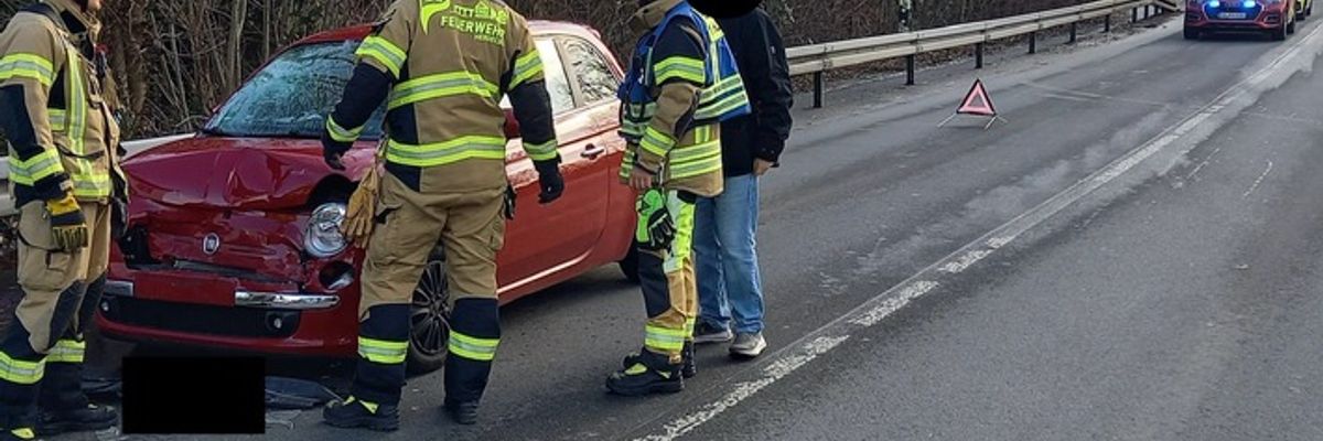 FW-EN: Drei Einsätze am zweiten Februar Wochenende - Brandnachschau, Verkehrsunfall, Brandmeldealarm