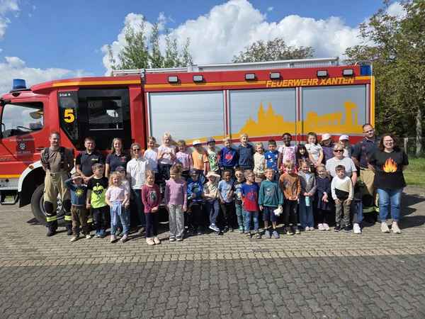FW Xanten: Ein Tag im Zeichen der Brandschutzerziehung in Vynen und Marienbaum