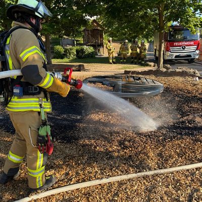 FW Weinheim: Mehrere Brandeinsätze beschäftigen Feuerwehr über das Pfingstwochenende