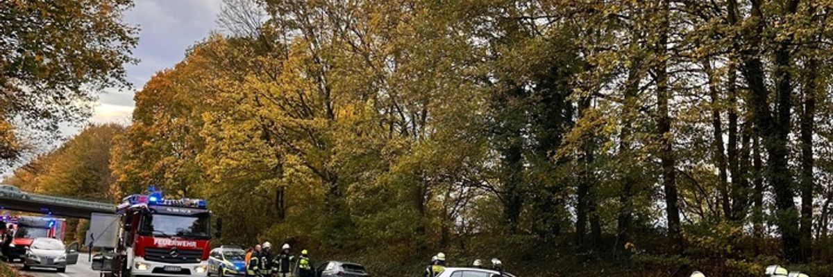 FW-Schermbeck: Unfall B58 - Eingeklemmte Person