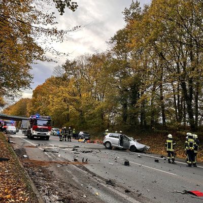 FW-Schermbeck: Unfall B58 - Eingeklemmte Person