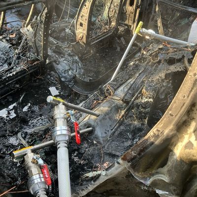 FW Speyer: Brand eines Elektrofahrzeugs an einer Ladesäule