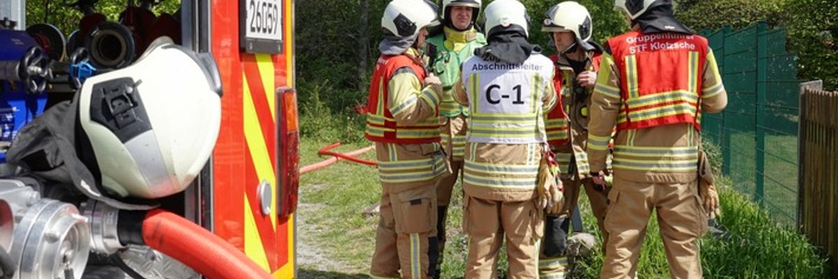 FW Dresden: Starke Rauchentwicklung nahe Flughafen Dresden - Brand schnell unter Kontrolle gebracht