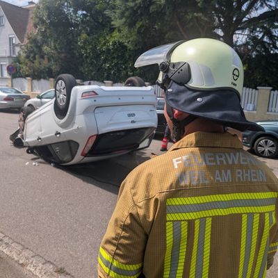 Feuerwehr Weil: Verkehrsunfall & Flächenbrand in Weil am Rhein