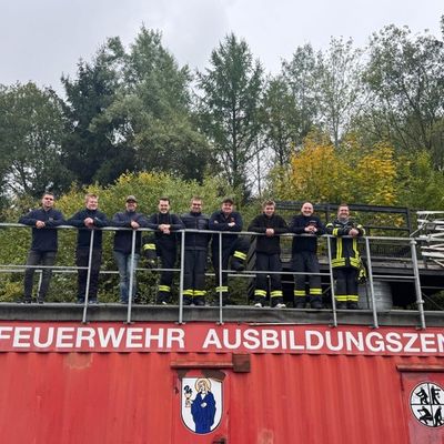 FW-OE: Atemschutzgeräteträger-Lehrgang in Kirchhundem - Teamwork und Schweiß