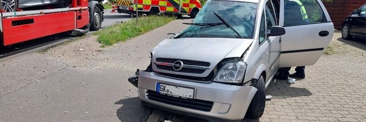 FW Gangelt: Schwerer Verkehrsunfall auf Bundesstraße