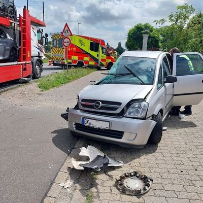 FW Gangelt: Schwerer Verkehrsunfall auf Bundesstraße