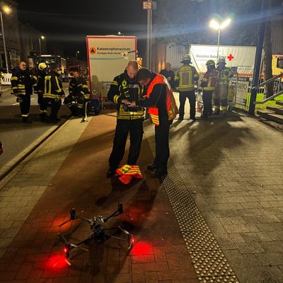 FW-EN: Feuerwehr, THW und Hilfsorganisationen weiter an der Hagener Straße intensiv im Einsatz