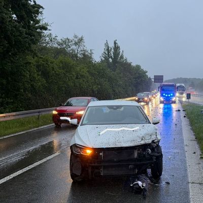 FW-EN: PKW verunfallt auf der Autobahn