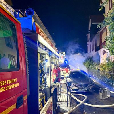 FW Weinheim: Erstinformation der Feuerwehr Weinheim Kellerbrand in Mehrparteienhaus in der Hildastraße