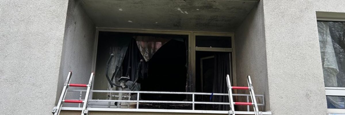 FW Ratingen: Balkonbrand macht Wohnung unbewohnbar