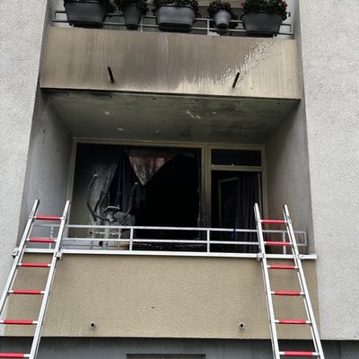 FW Ratingen: Balkonbrand macht Wohnung unbewohnbar