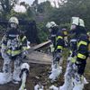 FW Lüchow-Dannenberg: +++ brennender Schuppen breitet sich auf Wohnhaus aus +++ Bewohner können sich unverletzt in Sicherheit bringen +++ Über 100 Feuerwehrleute im Einsatz +++